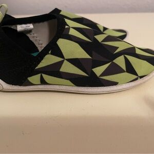 Toddler Kids Black Speedo Water Shoes, Size Large 9/10 Green Geometric Print